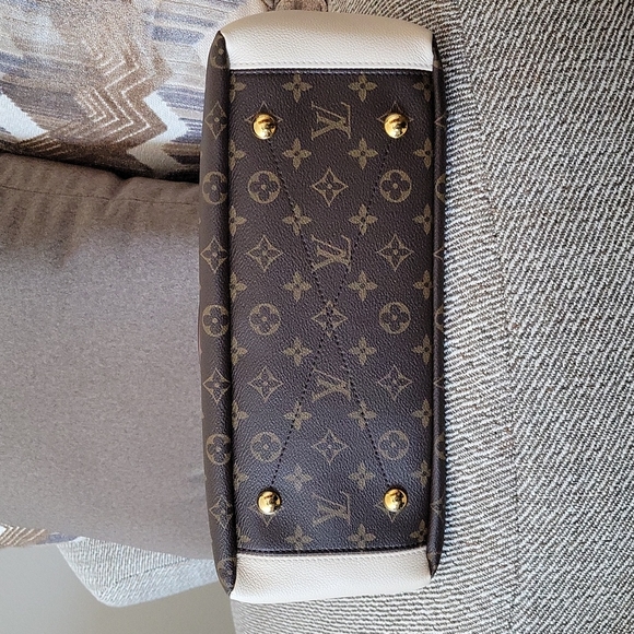 Louis Vuitton handbag - Picture 2 of 16